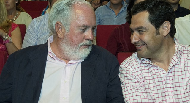 Miguel Arias Cañete con Juanma Moreno