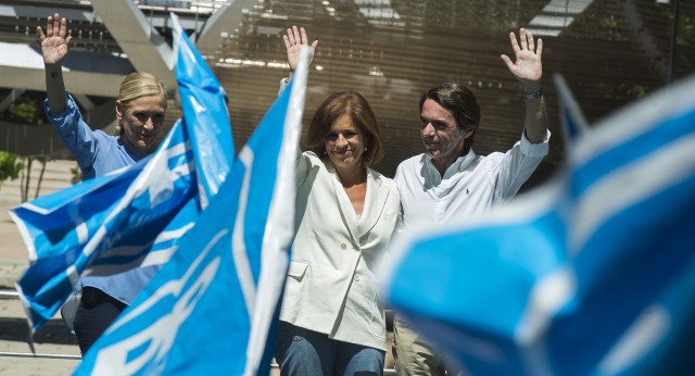 Cristina Cifuentes junto a José María Aznar y Ana botella en Madrid