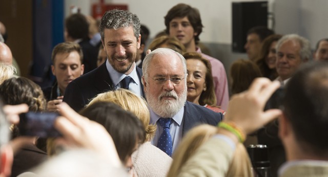 Miguel Arias Cañete a su llegada al acto