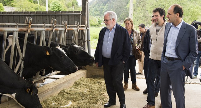 Miguel Arias Cañete con Ignacio Diego en Cantabria