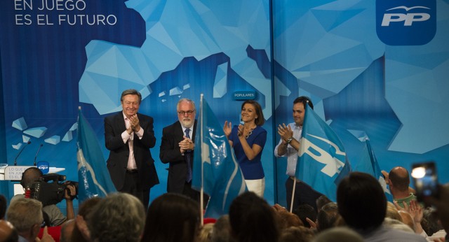 Arias Cañete y María Dolores de Cospedal durante el acto en Cuenca