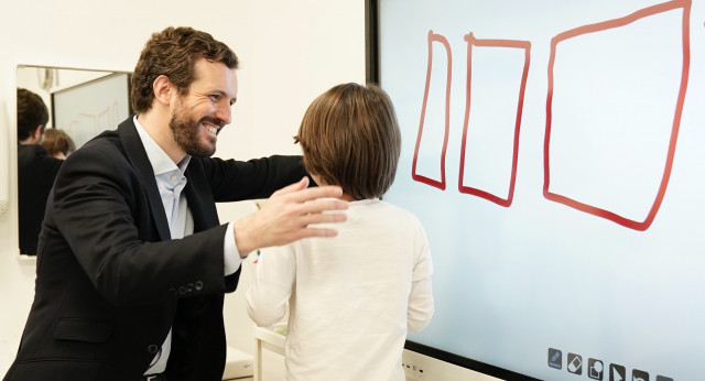 Pablo Casado visita la Fundación Querer