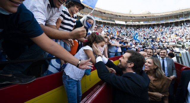 Pablo Casado en la plaza de toros de Valencia