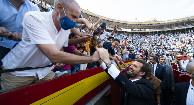 Pablo Casado en la plaza de toros de Valencia