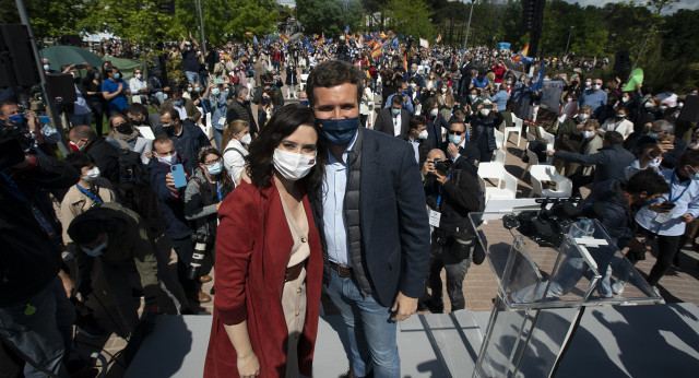 Pablo Casado e Isabel Díaz Ayuso en el acto de de campaña en Majadahonda