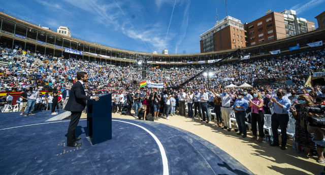 Pablo Casado en la plaza de toros de Valencia