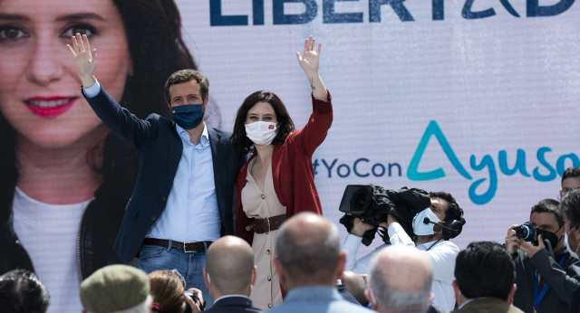 Pablo Casado e Isabel Díaz Ayuso en el acto de de campaña en Majadahonda