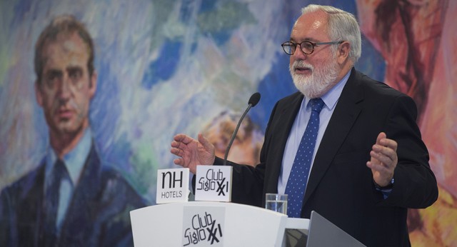 Miguel Arias Cañete durante su intervención en el Club Siglo XXI