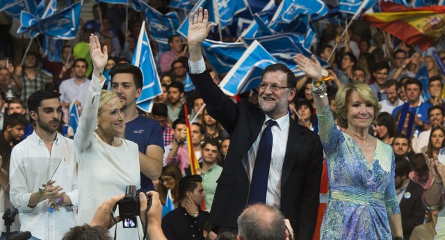 Mariano Rajoy, Cristina Cifuentes y Esperanza Aguirre en el Palacio de los Deportes de Madrid