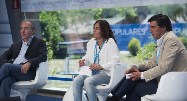 José María Beneyto, Bermúdez de Castro y Beatriz Escudero en la Escuela de Verano 2014.