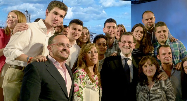 Mariano Rajoy, Alicia Sánchez-Camacho y Alejandro Fernández con simpatizantes