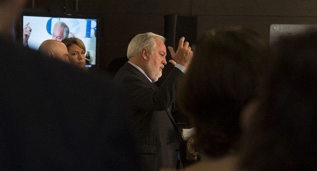 Miguel Arias Cañete interviene en un acto en la sede del Cermi