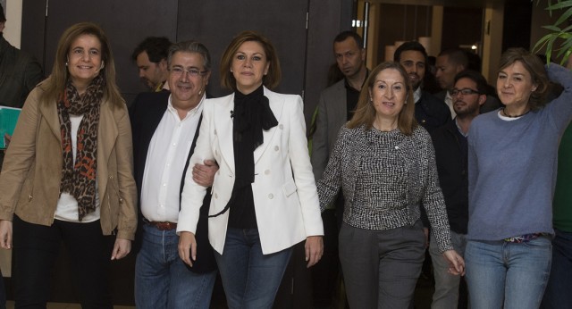 Mª Dolores de Cospedal, Ana Pastor, Fátima Báñez, Isabel García Tejerina y Juan Ignacio Zoido en el acto "Cuestión de iguales"