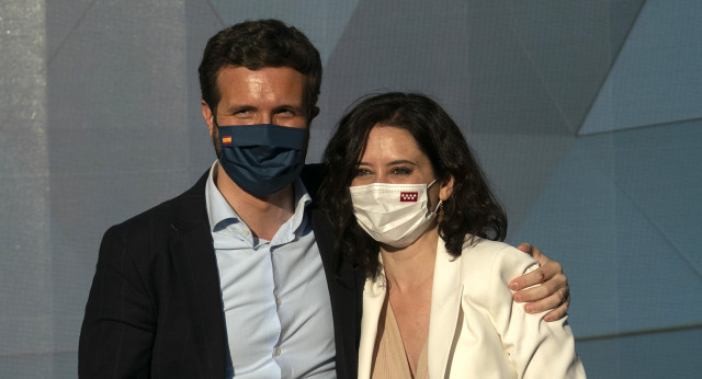 Pablo Casado e Isabel Díaz Ayuso en el acto de inicio de campaña en Madrid