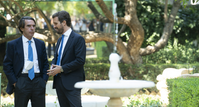 Pablo Casado junto a José María Aznar