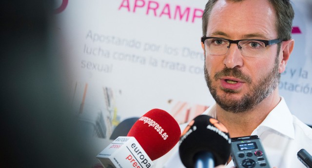 Javier Maroto se reúne con la asociación de prevención, reinserción y atención de las mujeres víctimas de la explotación sexual, APRAMP