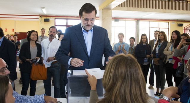 Mariano Rajoy votando