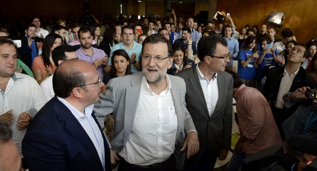 Mariano Rajoy junto al candidato del PP para la Región de Murcia, Pedro Antonio Sánchez y el alcalde de Murcia, José Ballesta