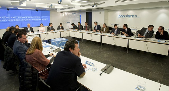 María Dolores de Cospedal preside la reunión con portavoces parlamentarios del PP