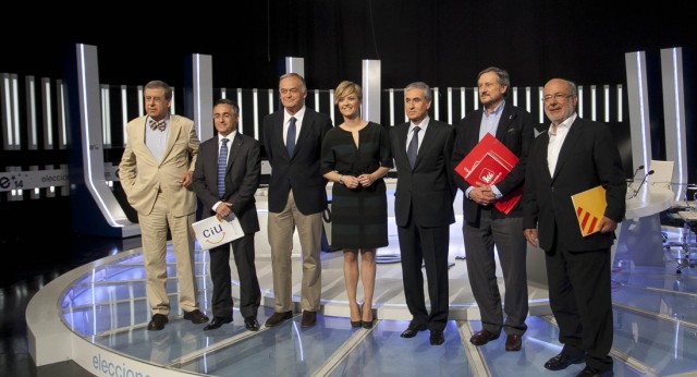 Todos los candidatos posan antes del debate junto a María Casado