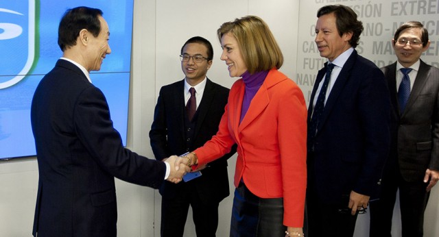 María Dolores de Cospedal y Carlos Floriano mantienen un encuentro con la delegación china