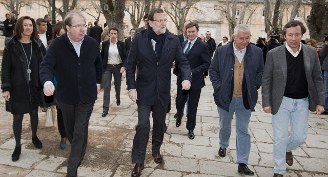 Mariano Rajoy a su llegada a La Granja junto a Carlos Floriano, Javier Arenas y Juan Vicente Herrera