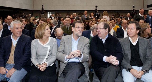 José Manuel Barreiro, Javier Arenas, María Dolores de Cospedal, Mariano Rajoy, Juan Vicente Herrera,, Carlos Floriano y Jesús Posada durante el acto