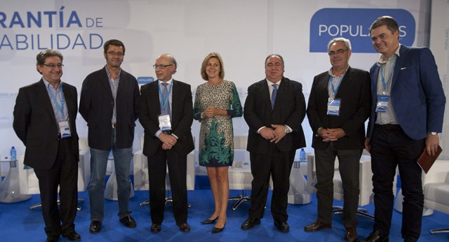 María Dolores de Cospedal con Cristóbal Montoro y la delegación de Castilla-La Mancha