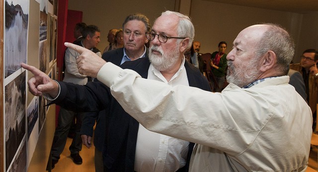 Miguel Arias Cañete se reúne con el sector ganadero en Luanco