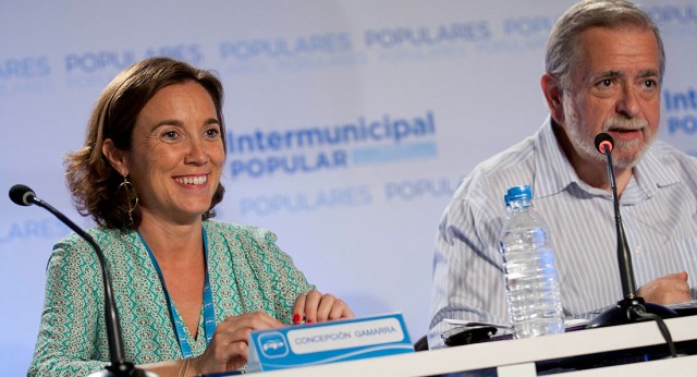 La alcaldesa de Logroño, Cuca Gamarra, junto al Secretario de Estado de Administraciones Públicas, Antonio Beteta