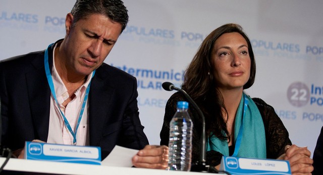 Loles López, Alcaldesa de Valverde del Camino y Xavier Albiol durante la mesa "Ayuntamientos Garantía de Cohesión"
