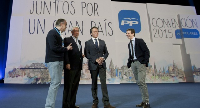 El Vicesecretario de Organización y Electoral, Carlos Floriano, junto a Esteban González Pons, Javier Arenas y Pablo Casado en el escenario de la Plaza Mayor