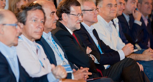 El Presidente del Partido Popular, Mariano Rajoy, junto a los Vicesecretarios Generales del PP