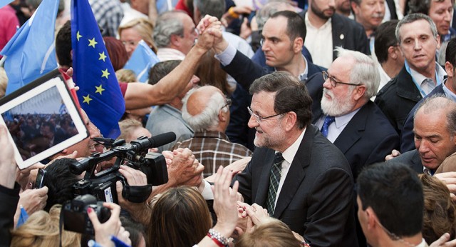 Mariano Rajoy y Miguel Arias Cañete a su llegada al acto de Valencia