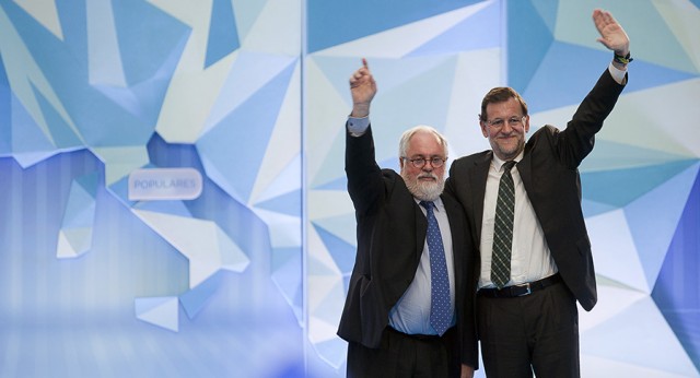 Mariano Rajoy con Miguel Arias Cañete en el acto de Valencia