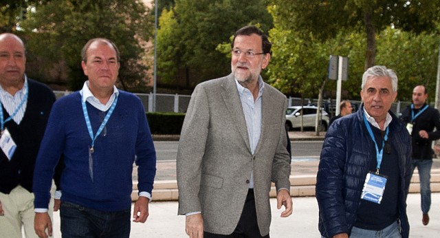José Antonio Monago, Mariano Rajoy y Tomás Burgos a su llegada al acto celebrado en Cáceres