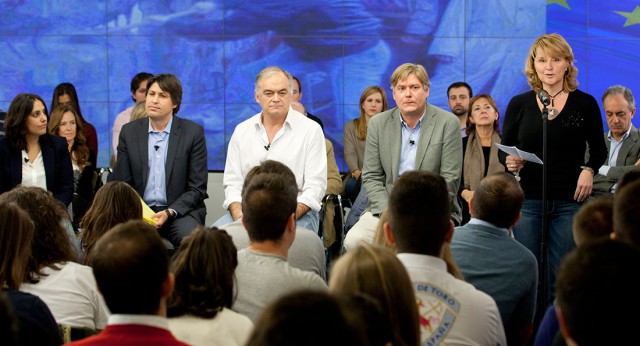 Beatriz Jurado, Esteban González Pons y Antonio López-Isturiz en el acto de NNGG recordando el 25 aniversario de la caída del Muro de Berlín