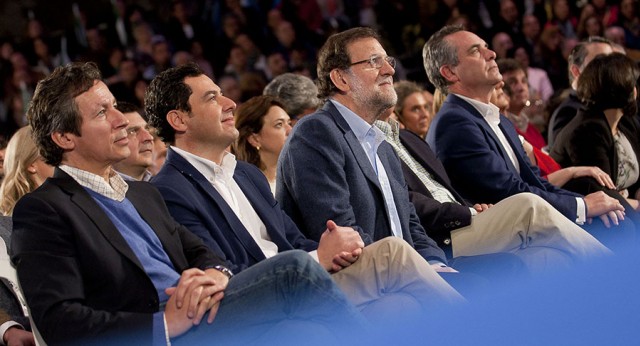 Carlos Floriano, Juanma Moreno y Mariano Rajoy en el acto de Sevilla