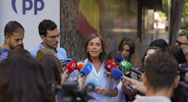 Carmen Fúnez realiza declaraciones a los medios de comunicación