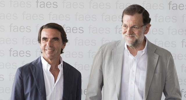 Mariano Rajoy con José María Aznar en la clausura del Campus FAES 2015