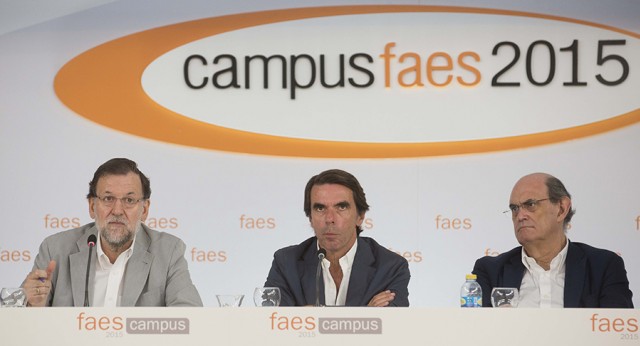 Mariano Rajoy y José María Aznar durante la clausura del Campus FAES 2015