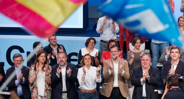 Mariano Rajoy y María Dolores de Cospedal con el equipo del PP de Castilla-La Mancha en Toledo