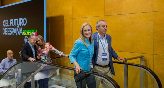 La Presidenta de la Comunidad de Madrid, Cristina Cifuentes llega junto a Juan Carlos Vera, Diputado Nacional