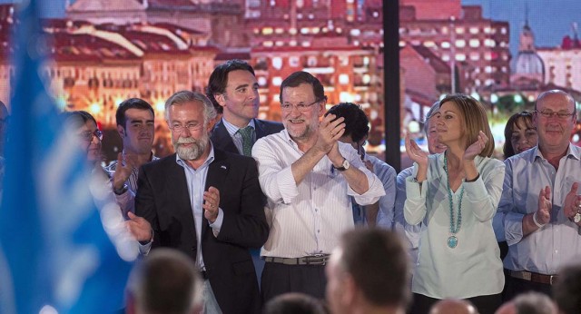 Mariano Rajoy junto a la candidata Mª Dolores de Cospedal y el alcalde de Talavera de la Reina