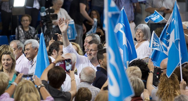 Mariano Rajoy saludando a los asistentes al mitin en Palma de Mallorca