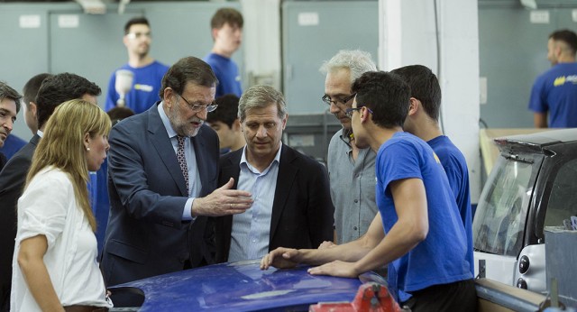 Mariano Rajoy, Alicia Sánchez Camacho y Alberto Fernández  durante la visita a un centro de Formación Profesional