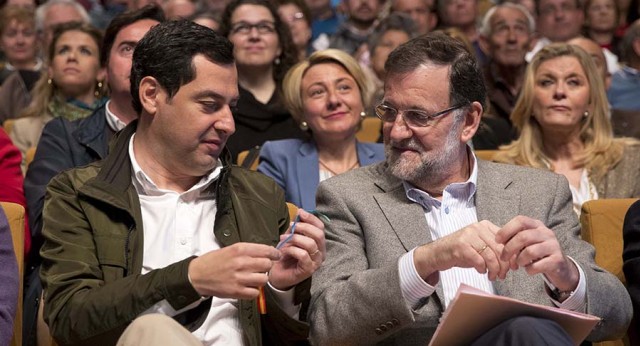 Juanma Moreno y Mariano Rajoy en al acto de Roquetas de Mar