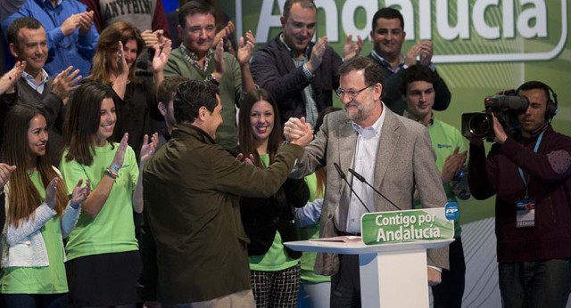 Mariano Rajoy con Juanma Moreno en el acto de Roquetas de Mar 