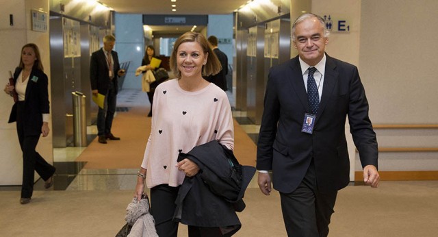 María Dolores de Cospedal y Esteban González Pons a su llegada a la reunión