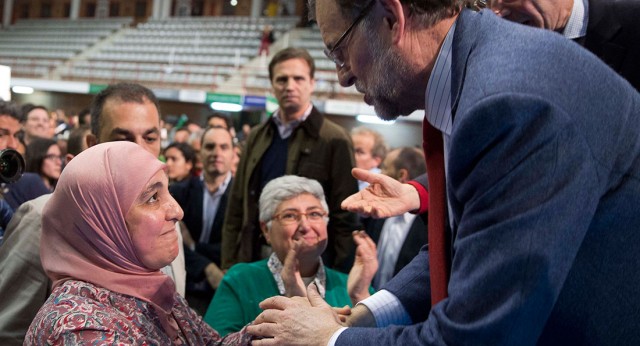 Mariano Rajoy saluda a los asistentes al acto en Málaga